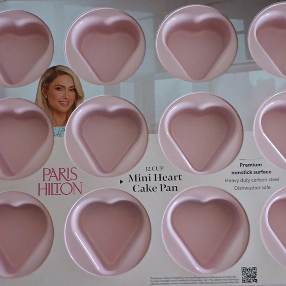 New!Paris Hilton Pink Mini Heart Cake Pan - Picture 3 of 3